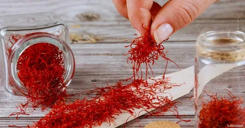 تصویر 4 از زعفران نیم مثقال مجتهدی با رنگ‌ دهی مناسب برای مصرف خانگی